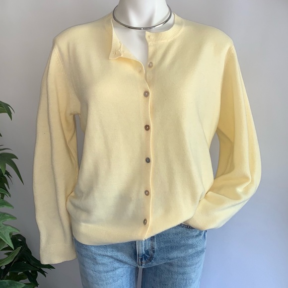 Vintage Sweaters - v i n t a g e :: Delicate Grannycore Pastel Buttoned Knit Cardigan